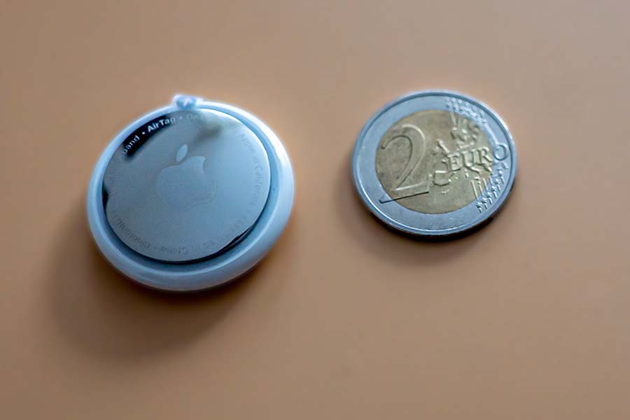 Ein AirTag ist etwa so groß wie eine 2-Euro-Münze